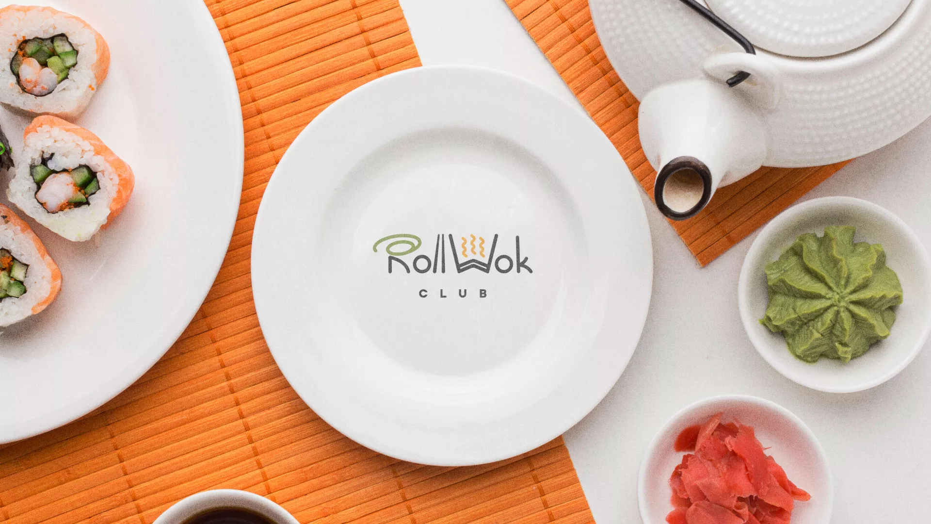 Разработка логотипа и фирменного стиля в Корсакове для суши-бара «Roll Wok Club»